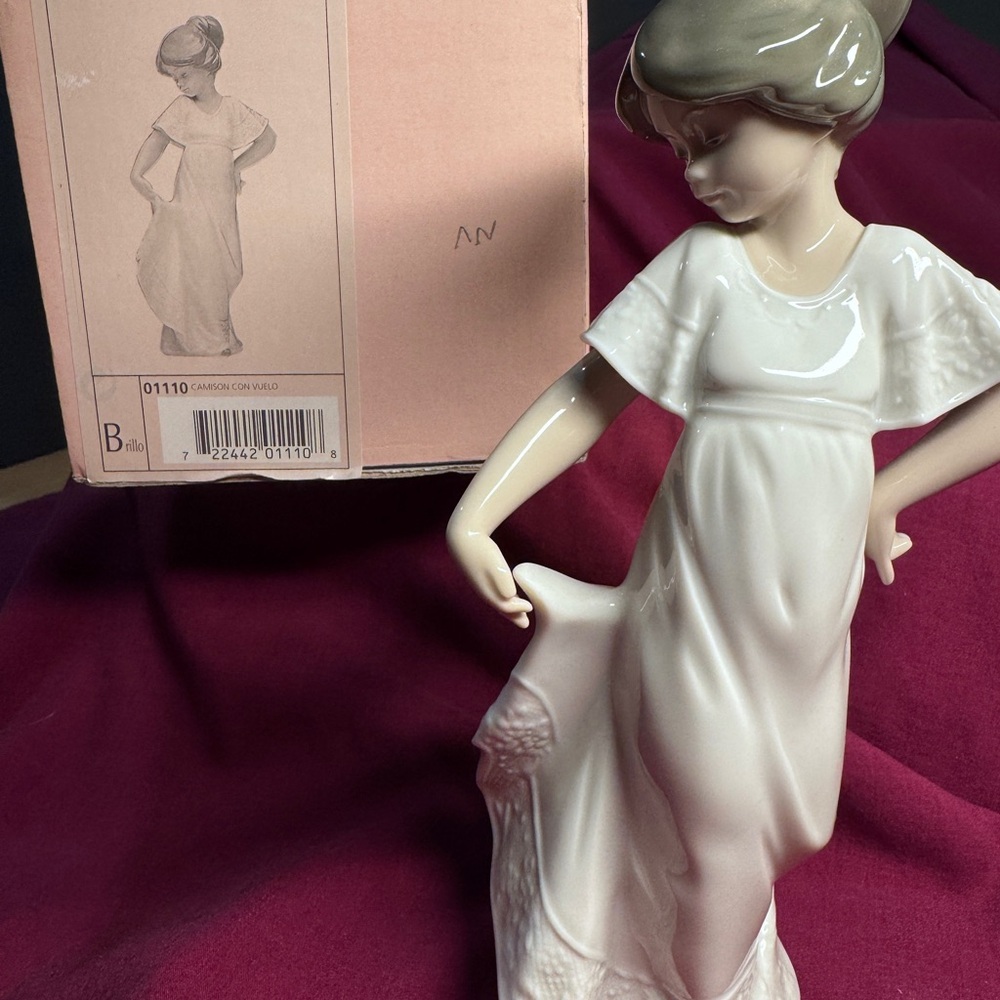 NAO by Lladro Porcelain ‘How Pretty ’ Figurine #1110 NIB